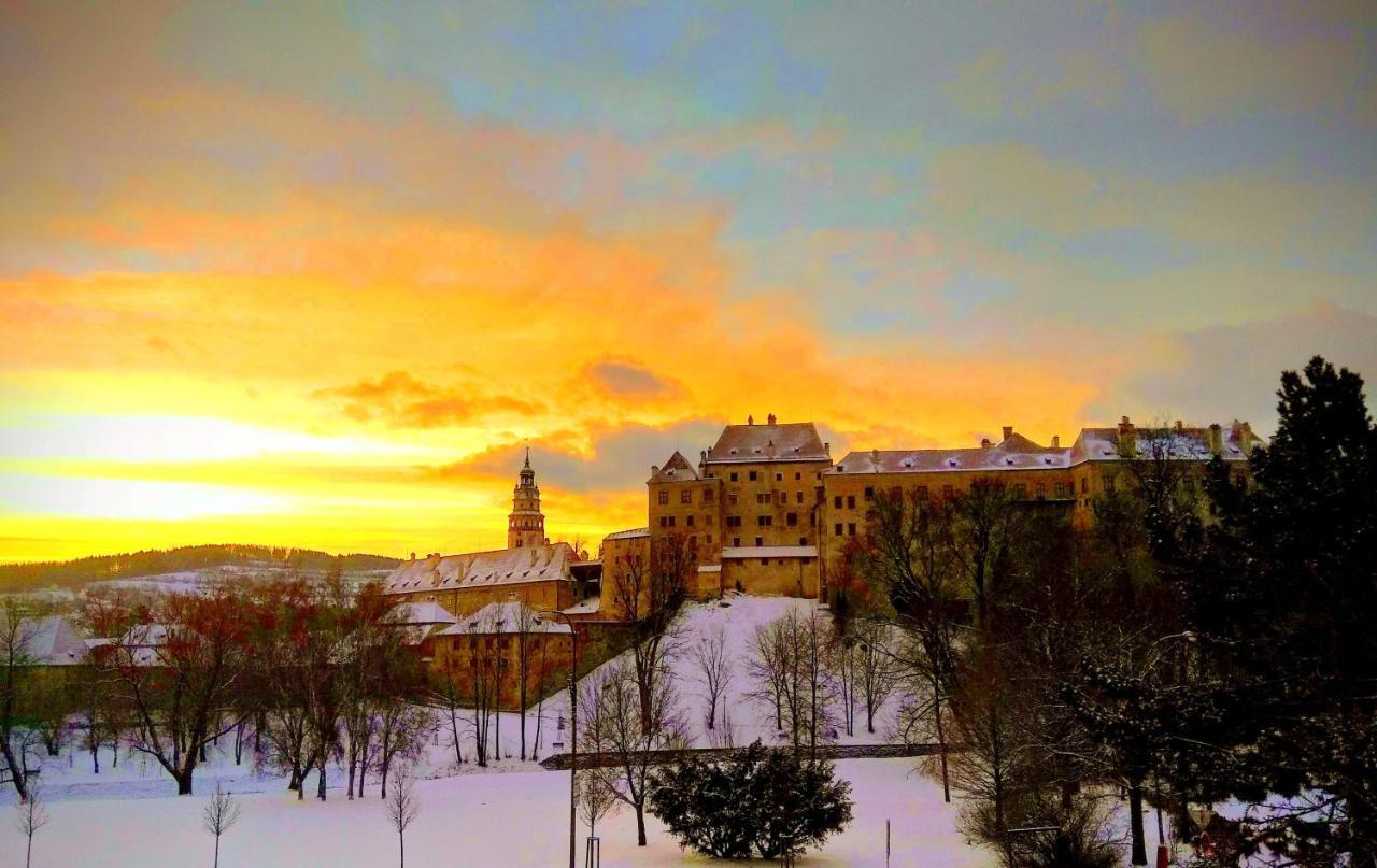 The Castle View-bus Station, Parking, Center *