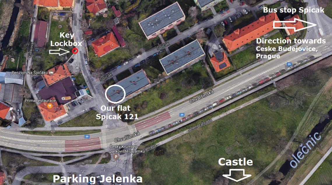 The Castle View-bus Station, Parking, Center